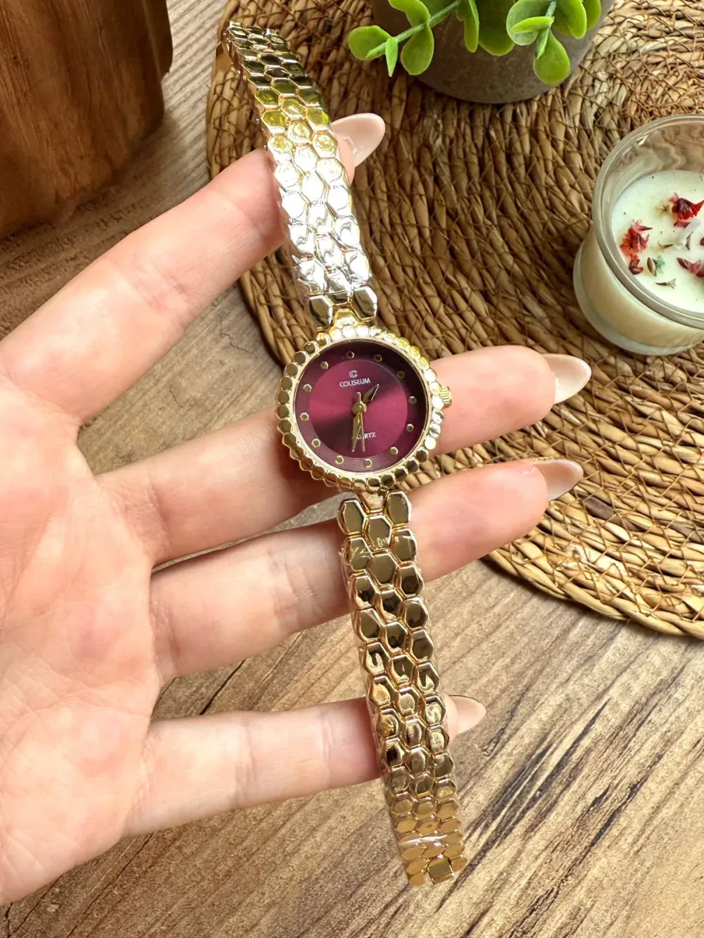 Vintage Yuvarlak Gold İçi Bordo Kadın Kol Saati
