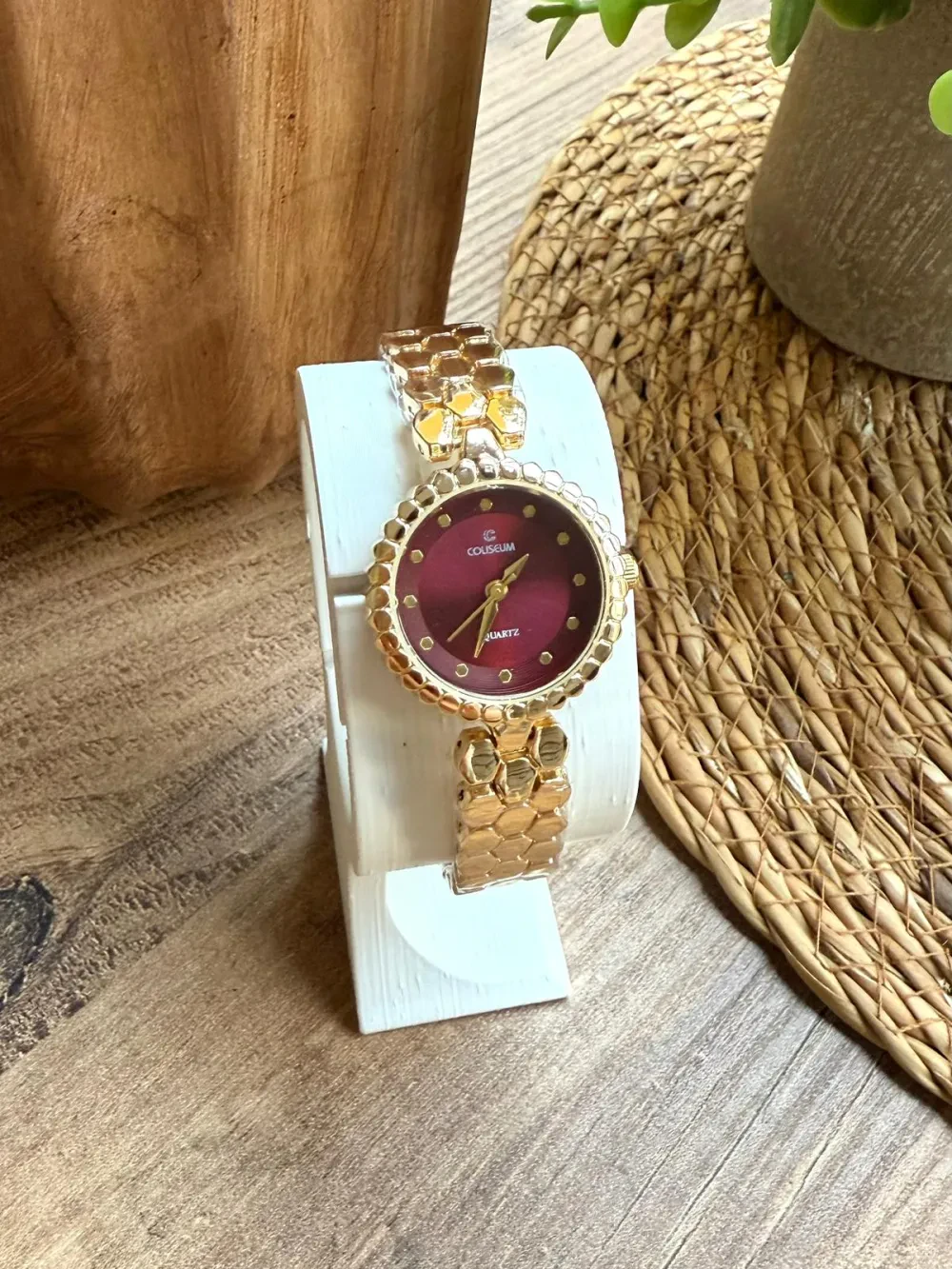 Vintage Yuvarlak Gold İçi Bordo Kadın Kol Saati