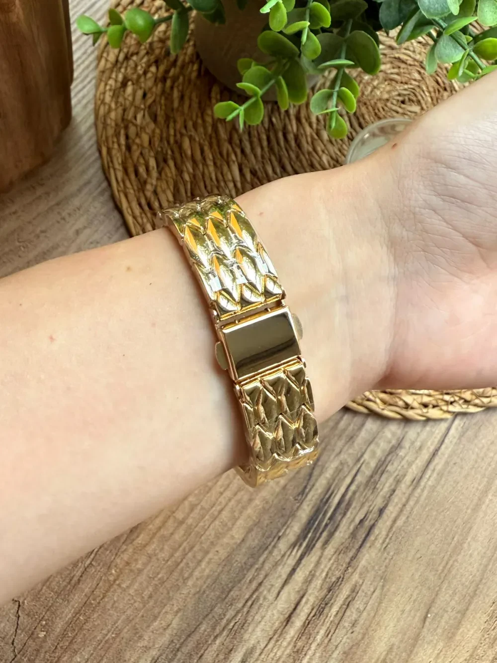 Üçgen Gümüş İçi Gold Tasarım Taşlı Kadın Kol Saati