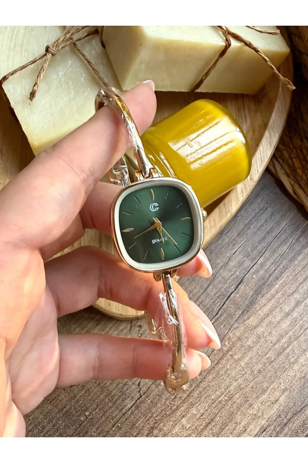 Vintage Kare Gold İçiYeşil Kadın Kol Saati — görsel 3