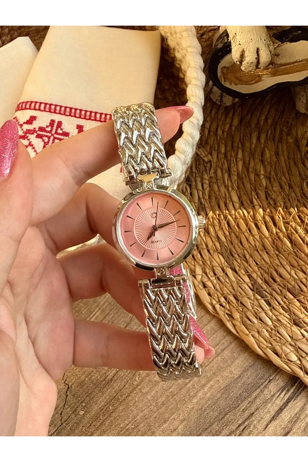 Yuvarlak Gümüş İçi Pembe Kadın Kol Saati — görsel 4