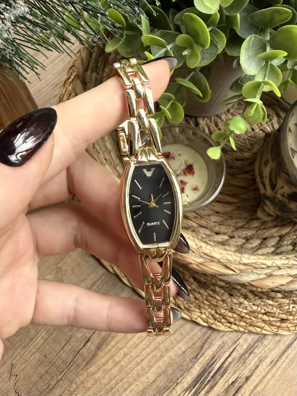 Vintage Dikdörtgen Gold İçi Siyah Kadın Kol Saati