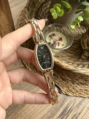 Vintage Dikdörtgen Gold İçi Siyah Kadın Kol Saati