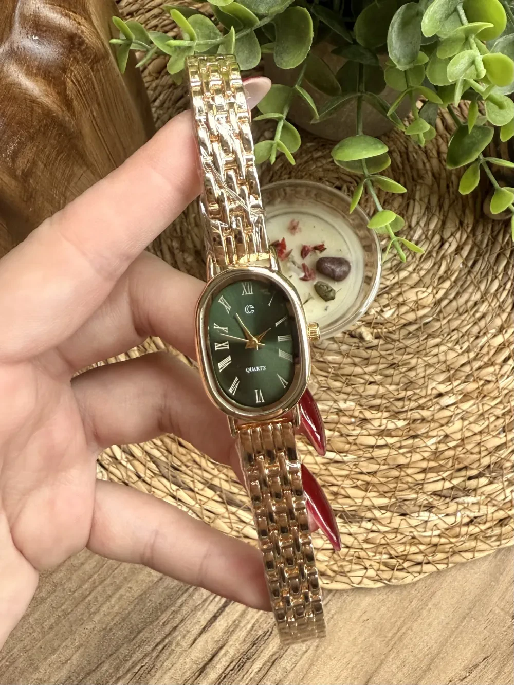 Oval Gold İçi Yeşil Kadın Kol Saati